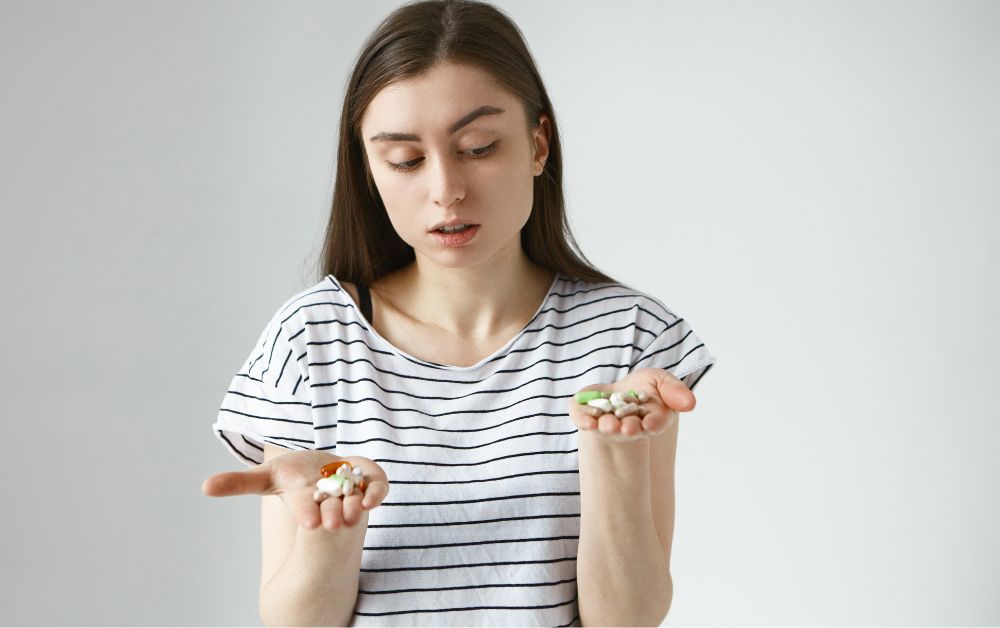 menghindari konsumsi beberapa jenis obat-obatan yang memiliki efek mengencerkan darah