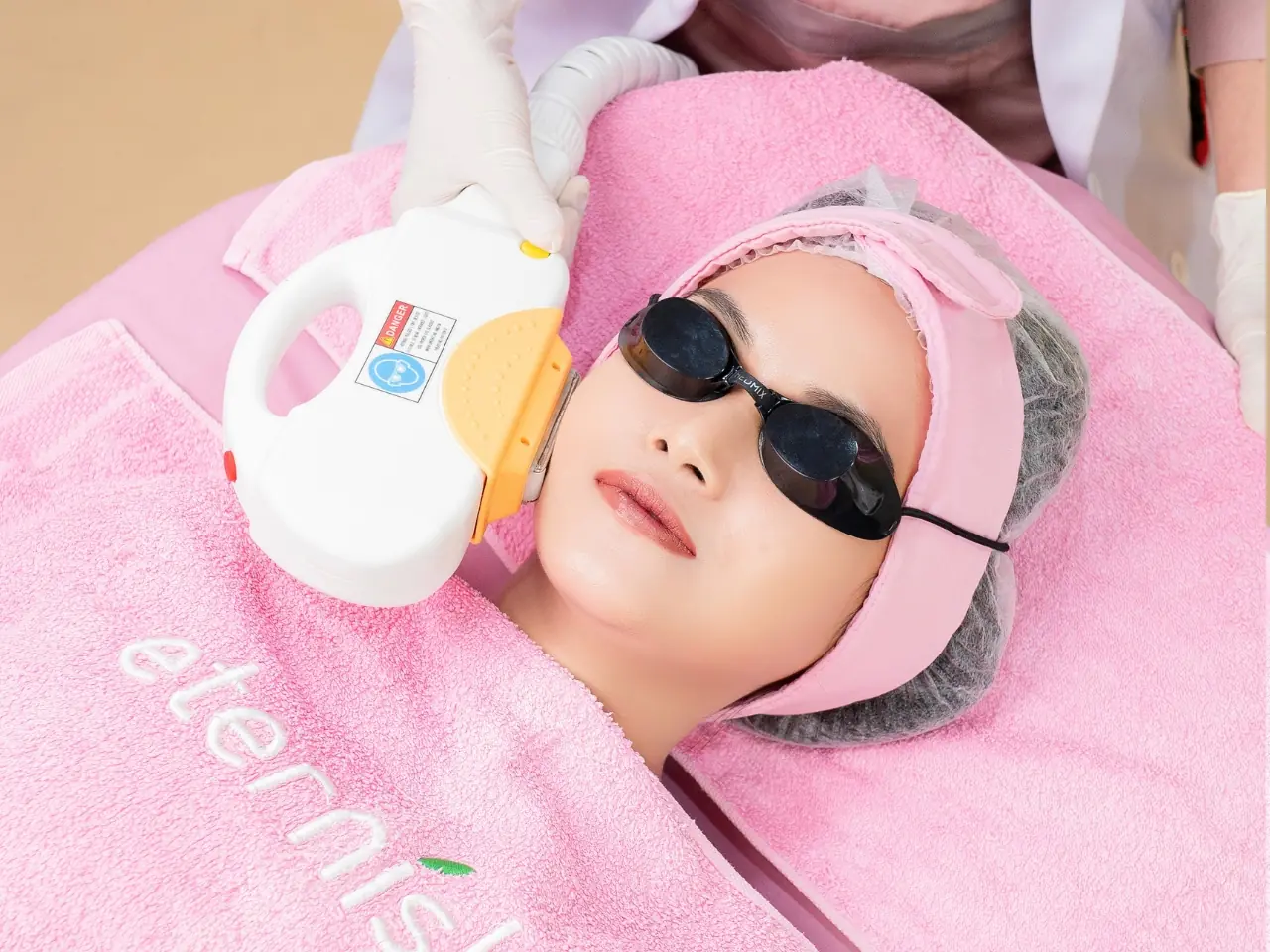 eterniskin-facial-eterni-acne