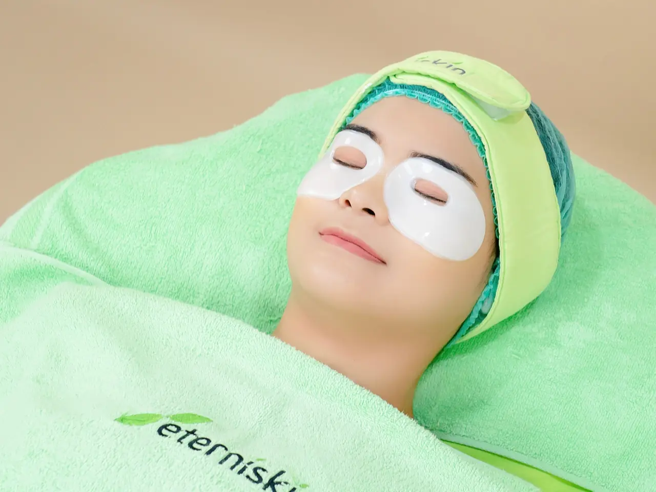 eterniskin-facial-eterni-eye