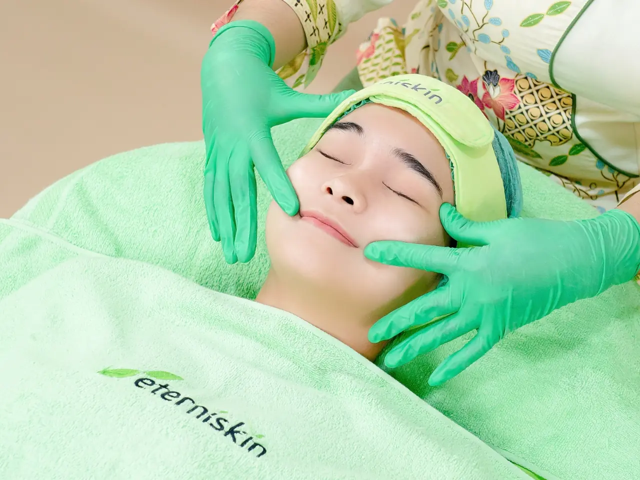 eterniskin-facial-eterni-plus