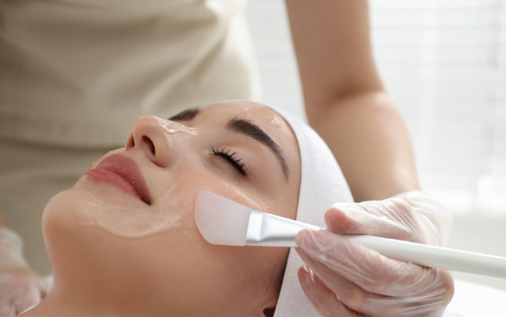 Lhala Peel di Eterniskin: Peeling Gentle untuk Kulit Kusam